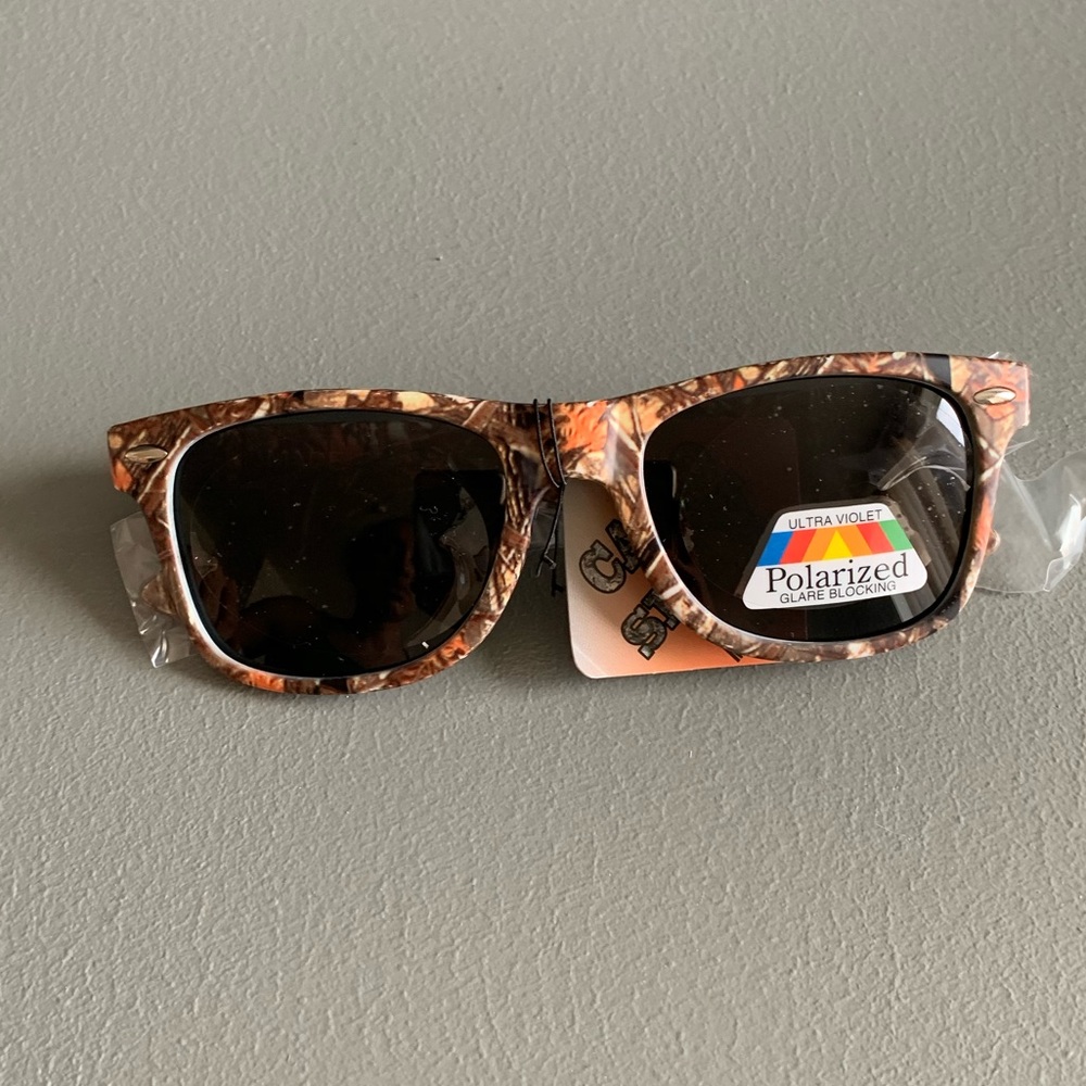 Polarized sunglasses leaf pattern